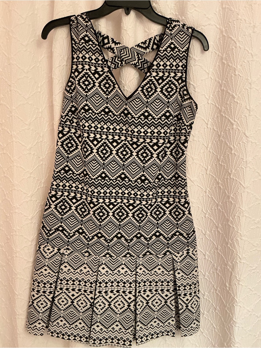 Jessica Simpson Black and White Geometric Fit-and-Flare Dress